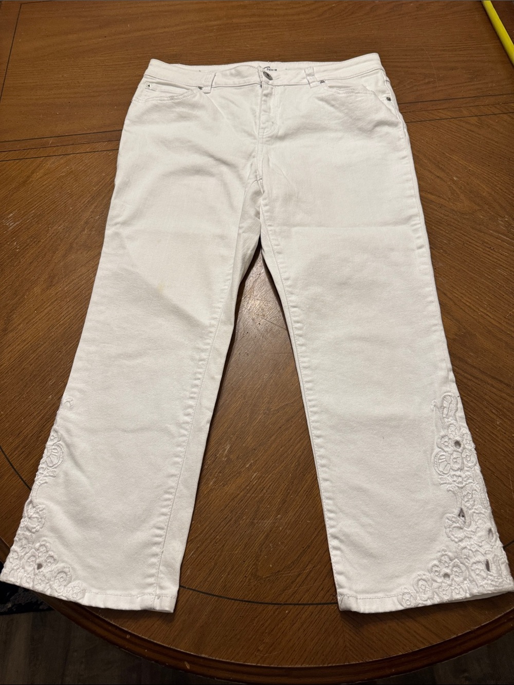 INC Denim White Skinny Leg Crop Jeans Embroidered Eyelet cuff size 12